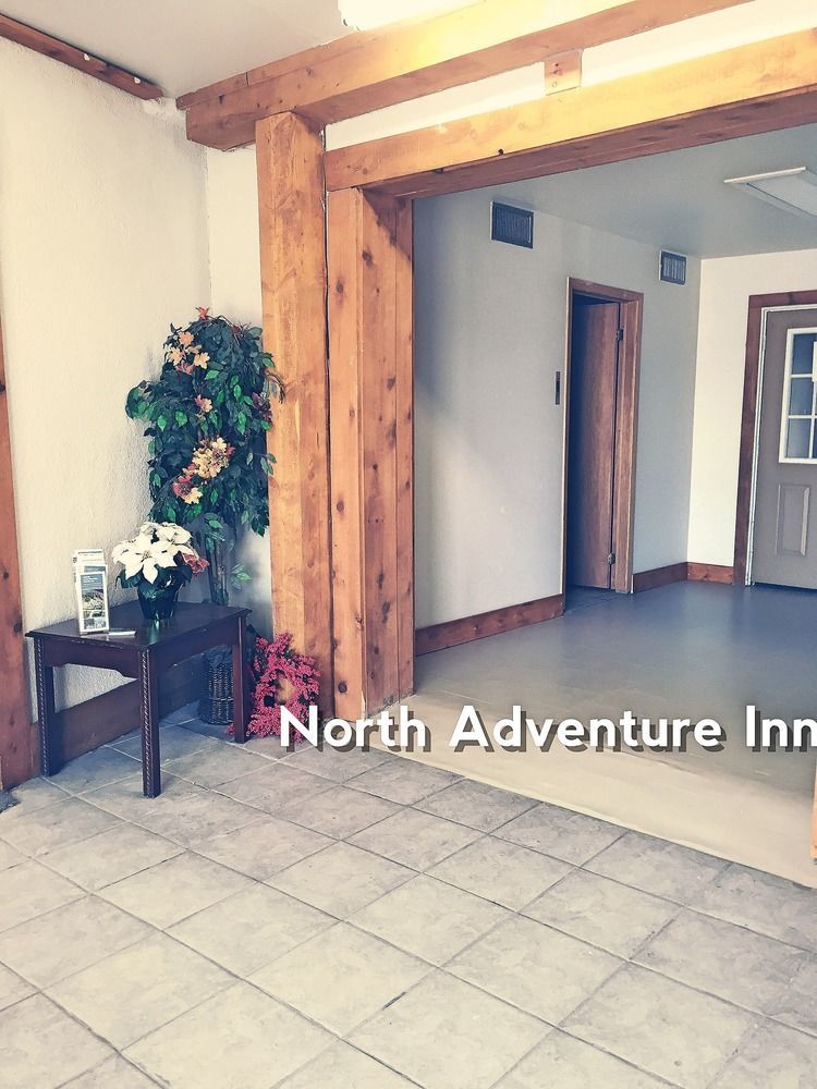North Adventure Inn Cochrane Exterior foto